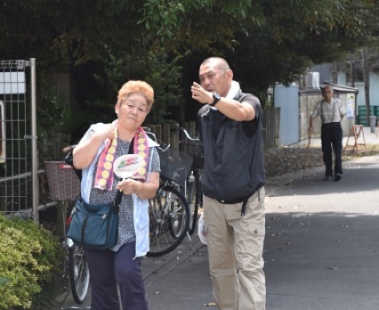 午前 10:00 街行く人に声かけ